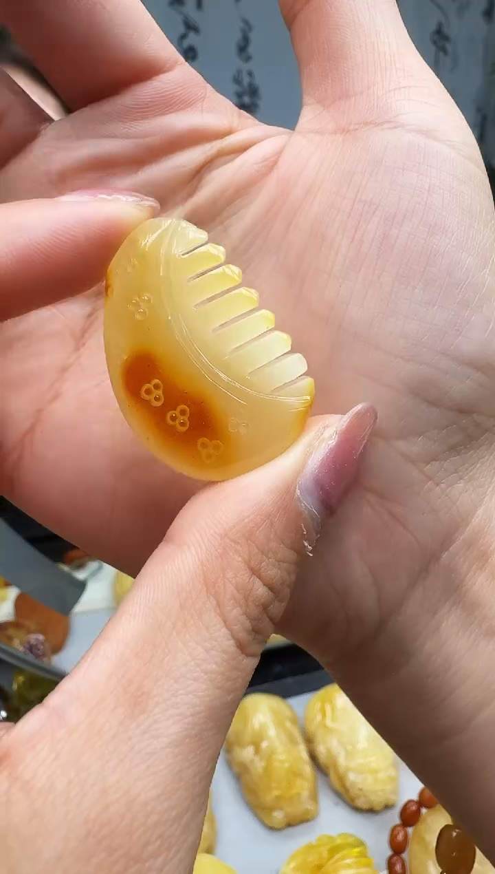 【闪购商品】琥珀裸石未镶嵌挂坠