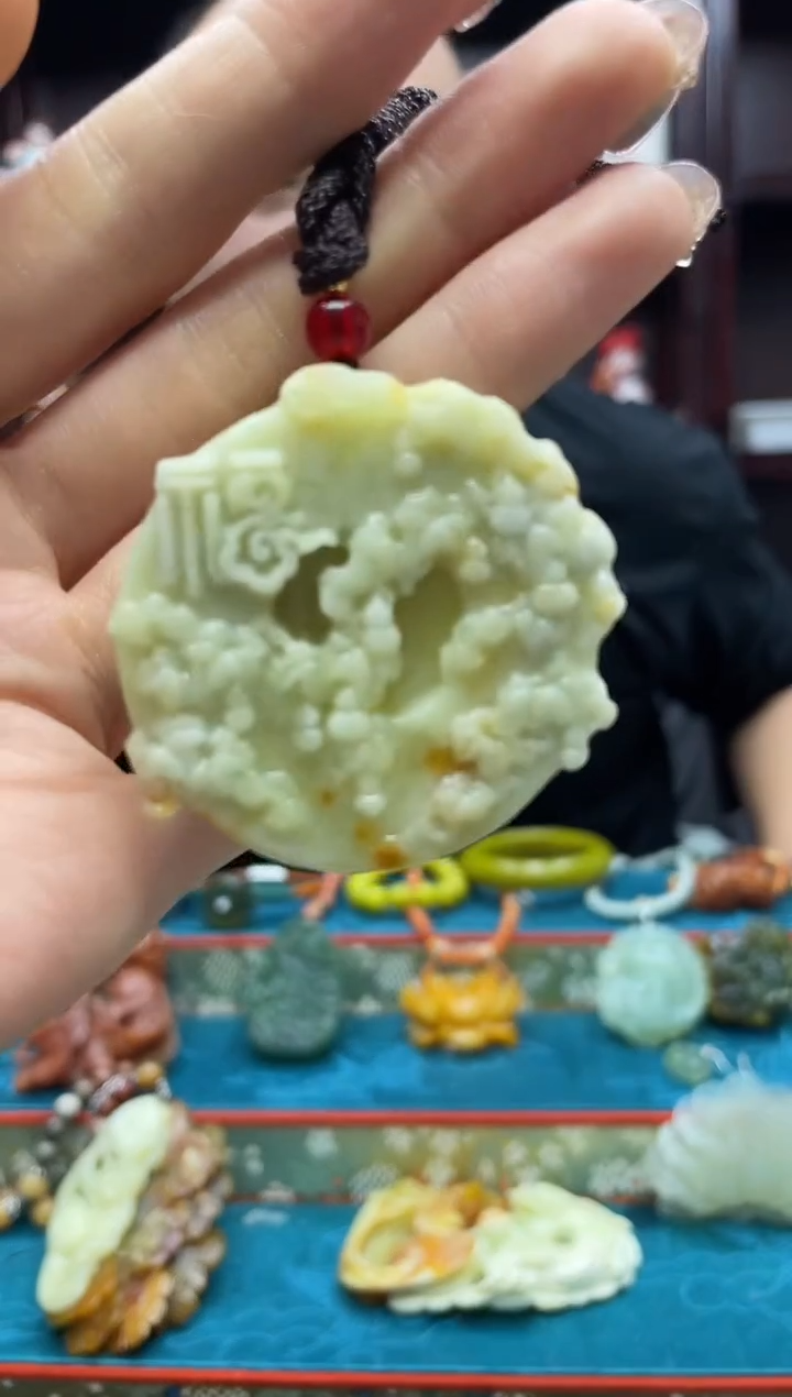 未镶嵌岫玉吊坠·