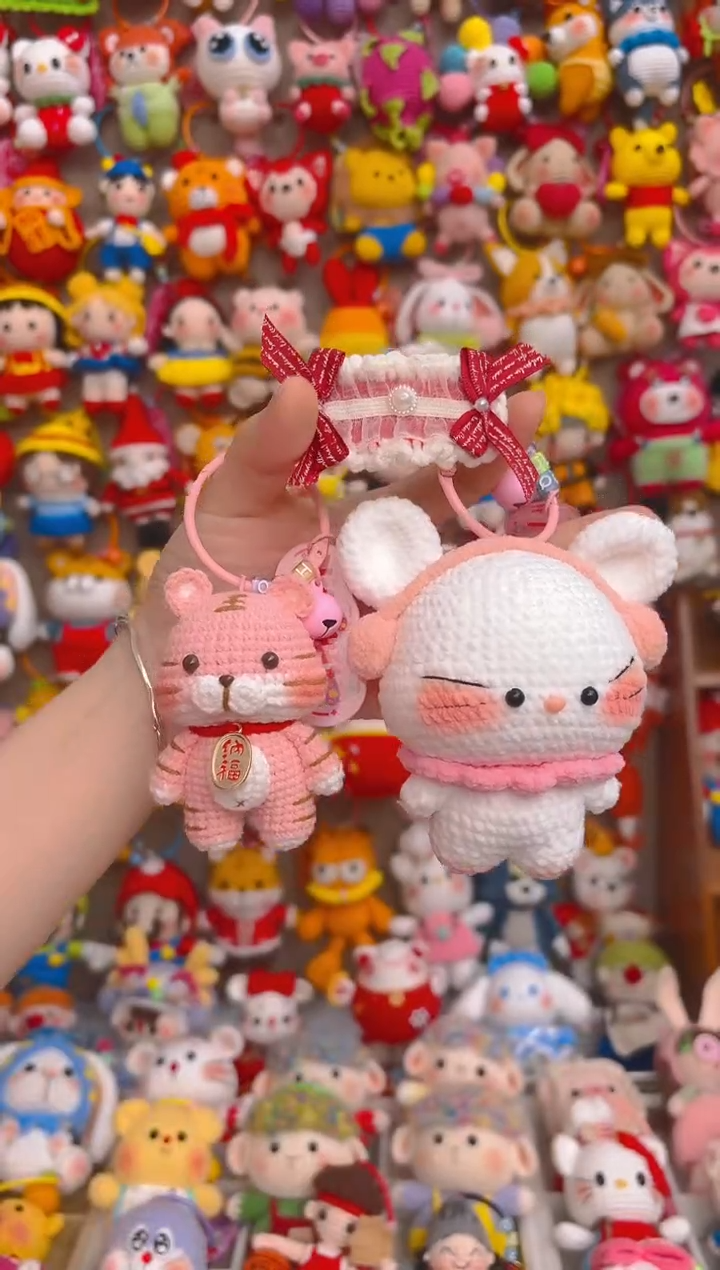 纯手工制作毛线钩织成品招财小老虎，大头小猫（活动赠送发夹）