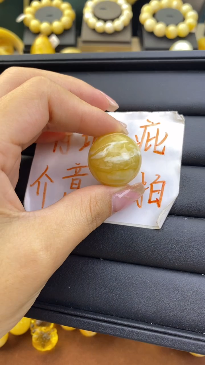 未镶嵌琥珀裸石葵. 33