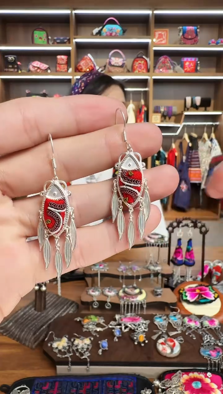 【闪购商品】织绣150蒙阿苏苗绣传承