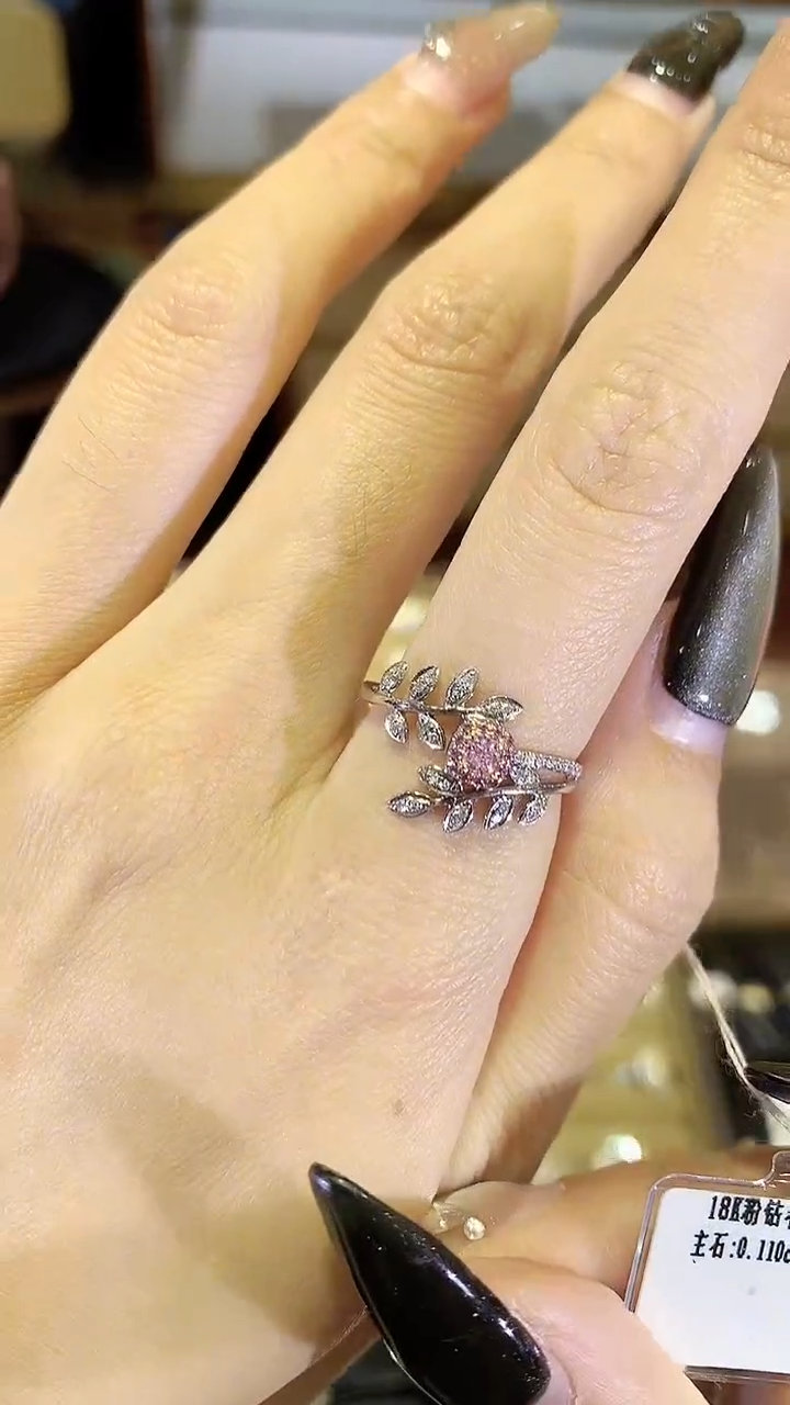 【闪购商品】钻石戒指18K金镶嵌粉钻戒指