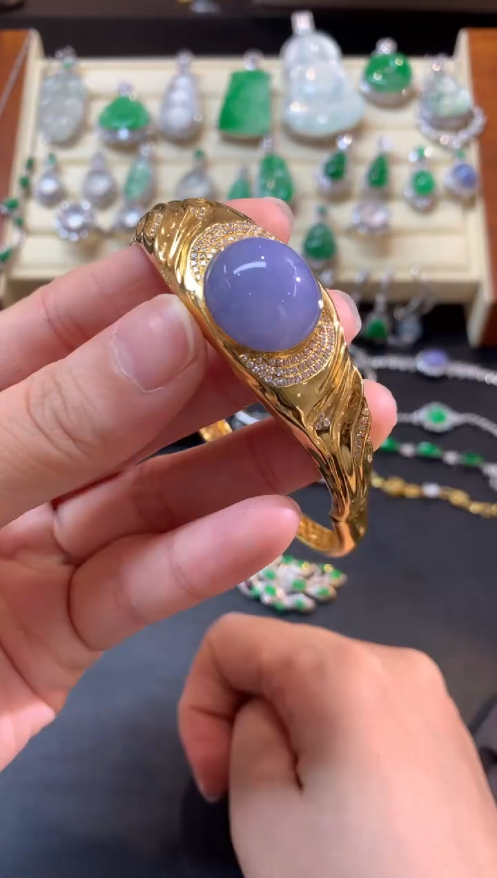 18K金镶嵌手镯翡翠手镯|52000+2600