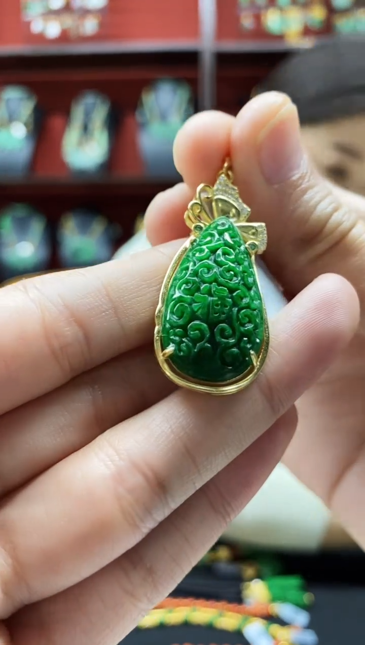 颈饰未镶嵌翡翠吊坠