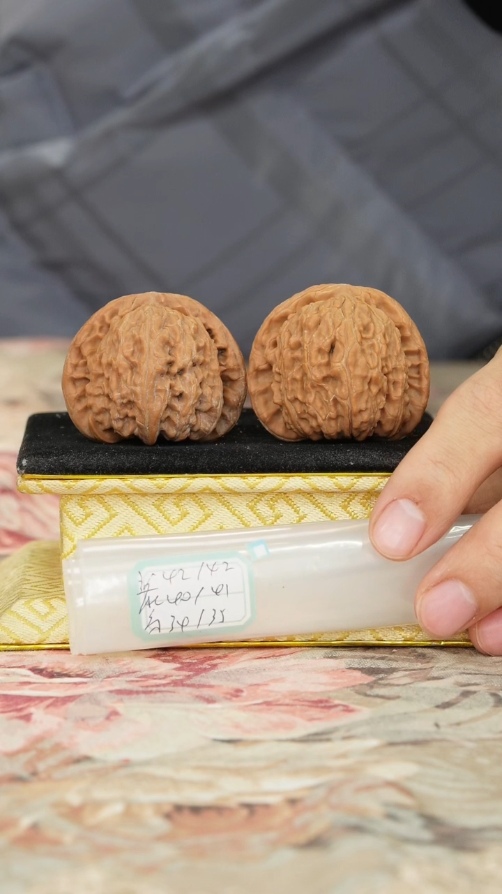 【闪购商品】文玩核桃把件白狮子