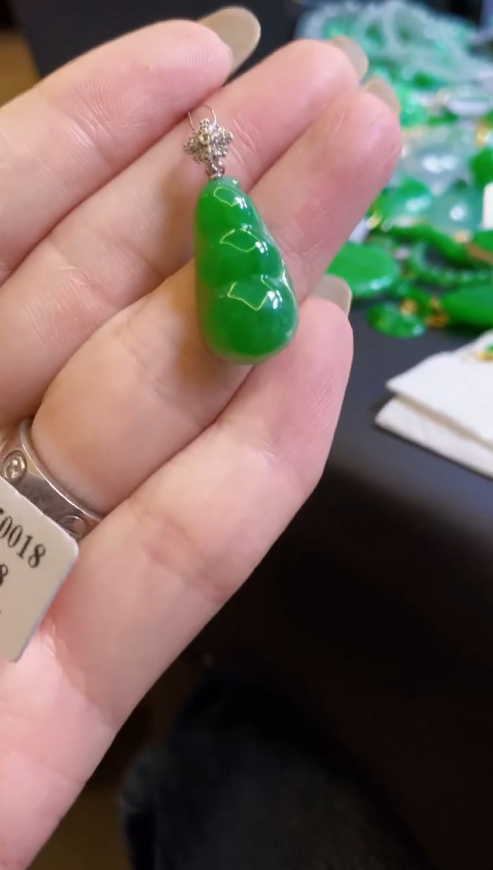 【闪购商品】定制翡翠18K金镶嵌豆