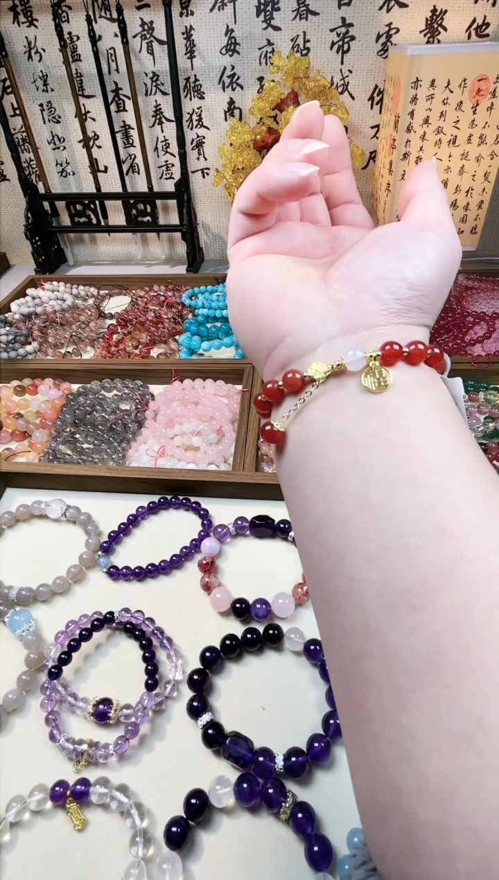 【闪购商品】硅化玉手链合金7A红玛瑙福牌吊坠手串。尺寸8mm