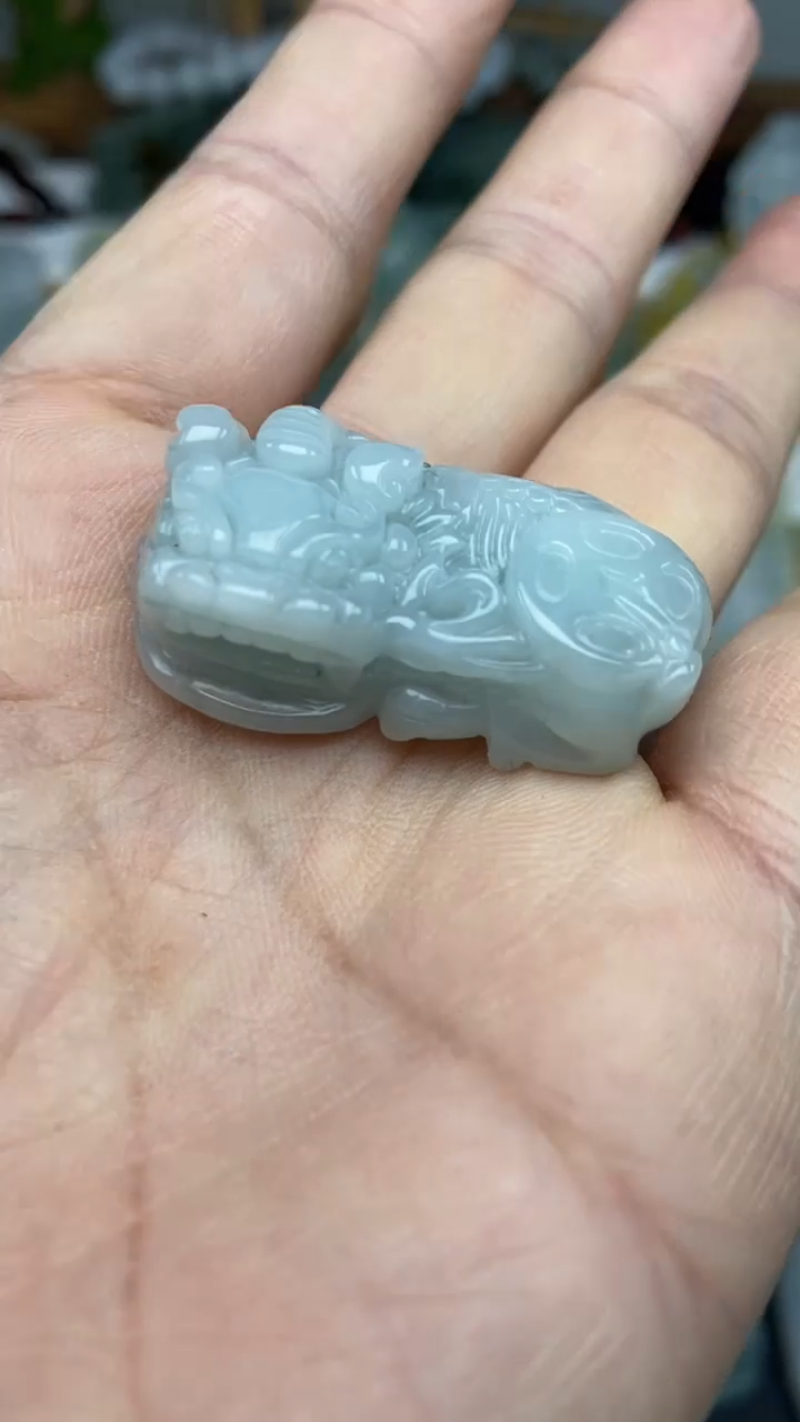 翡翠未镶嵌颈饰貔貅