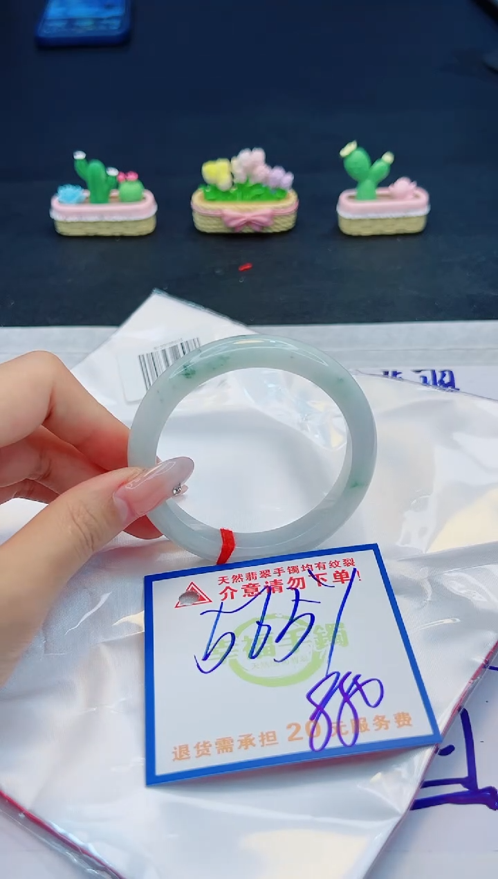 【闪购商品】翡翠手镯未镶嵌，质检证书图片色彩偏黑白