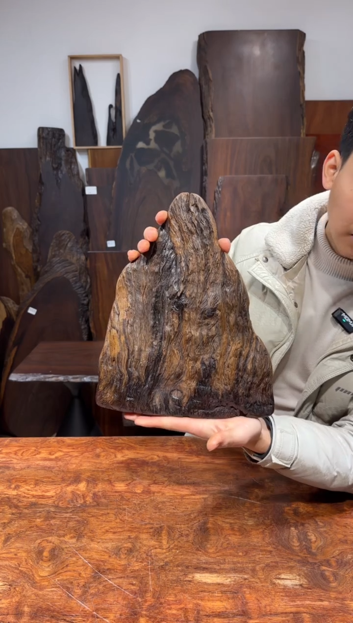 风车木（黑檀木）尺寸30*25*3.编号184