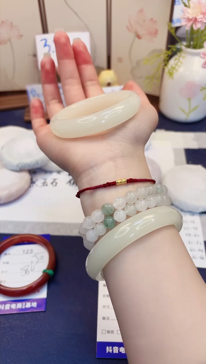 【闪购商品】石英质玉手镯未镶嵌124-玉兰白-圈口54