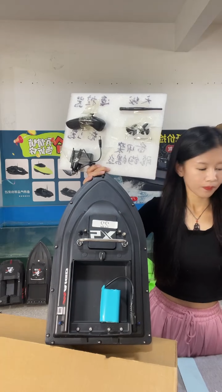二手船处理7.4V普通版F18配12000电池 送船包 编号22