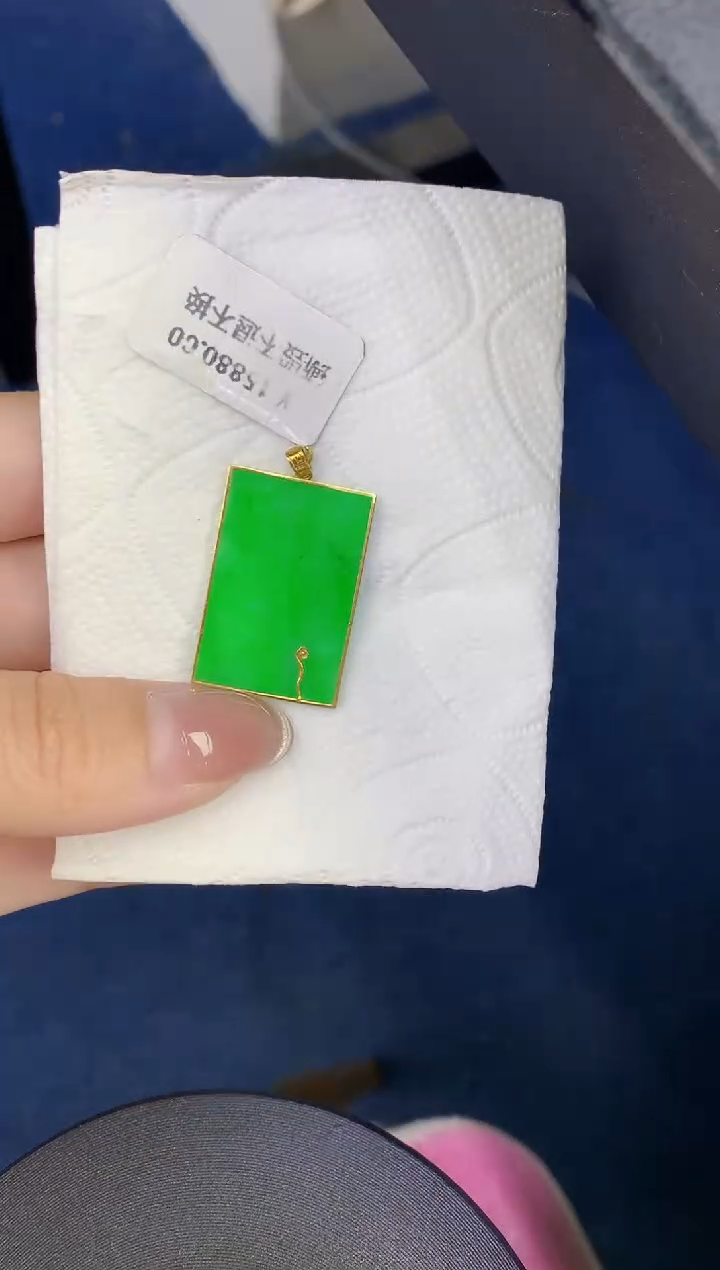 颈饰18K金镶嵌翡翠缅甸天然翡翠A货