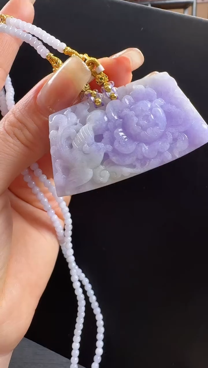 颈饰未镶嵌翡翠报喜鸟