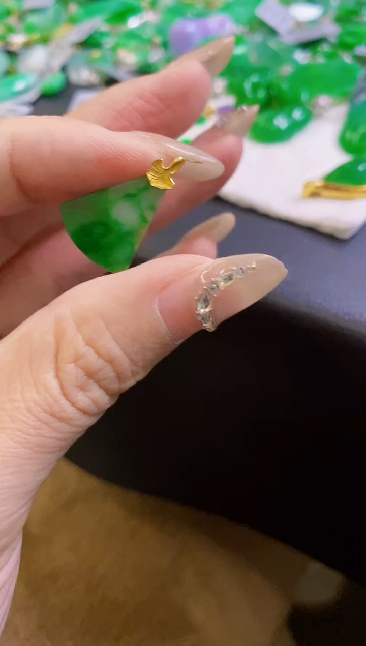 【闪购商品】定制翡翠18K金镶嵌吊坠