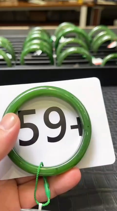 【闪购商品】和田玉碧玉手镯59.9未镶嵌一个