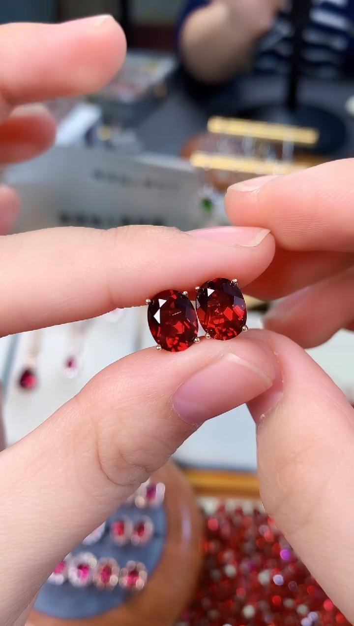 【闪购商品】石榴石耳钉银S925镶嵌天然