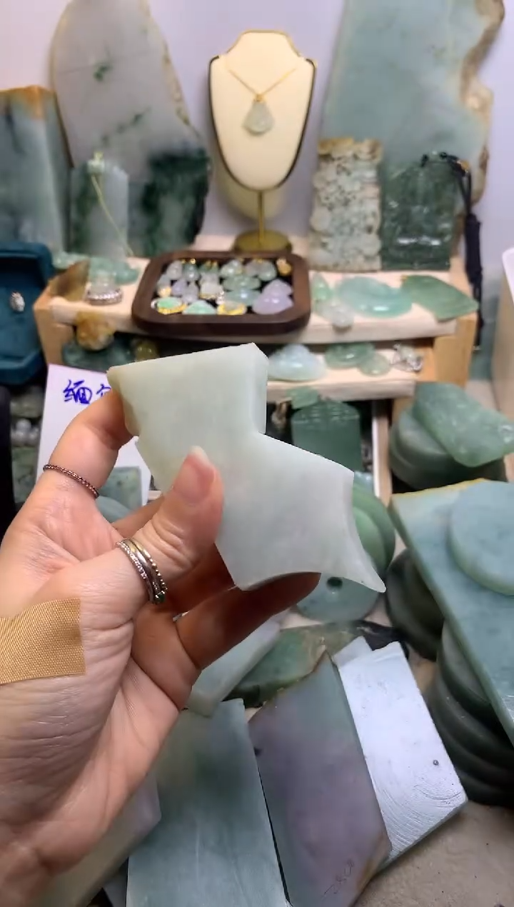 【闪购商品】翡翠挂件未镶嵌缅甸A货翡翠，没有运费险