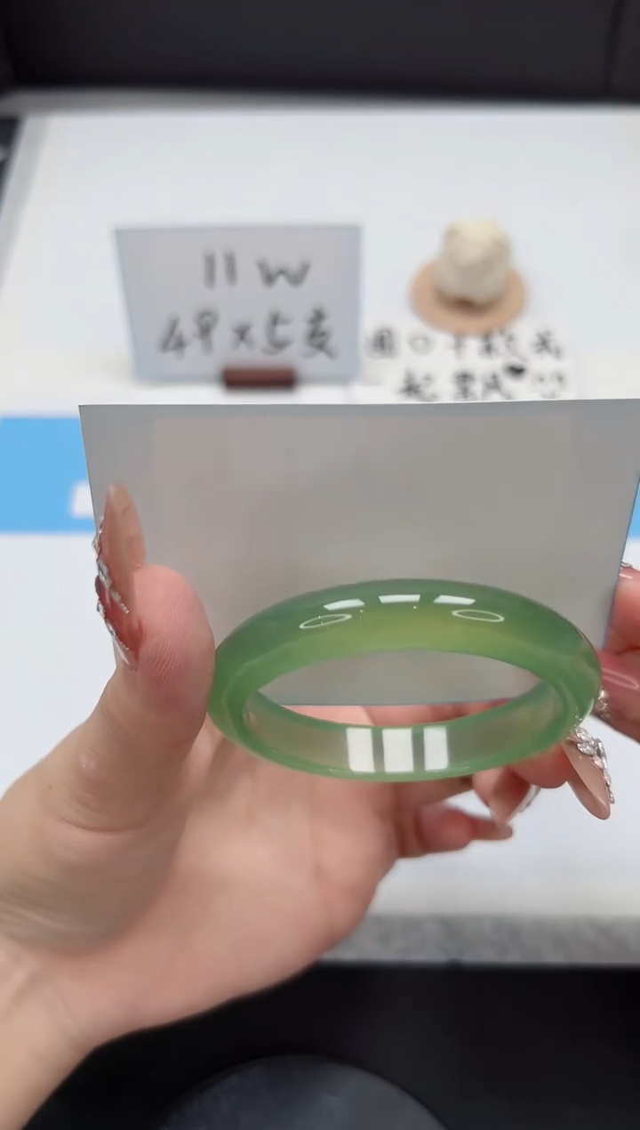 【闪购商品】石英质玉手镯未镶嵌417/51.1晴水