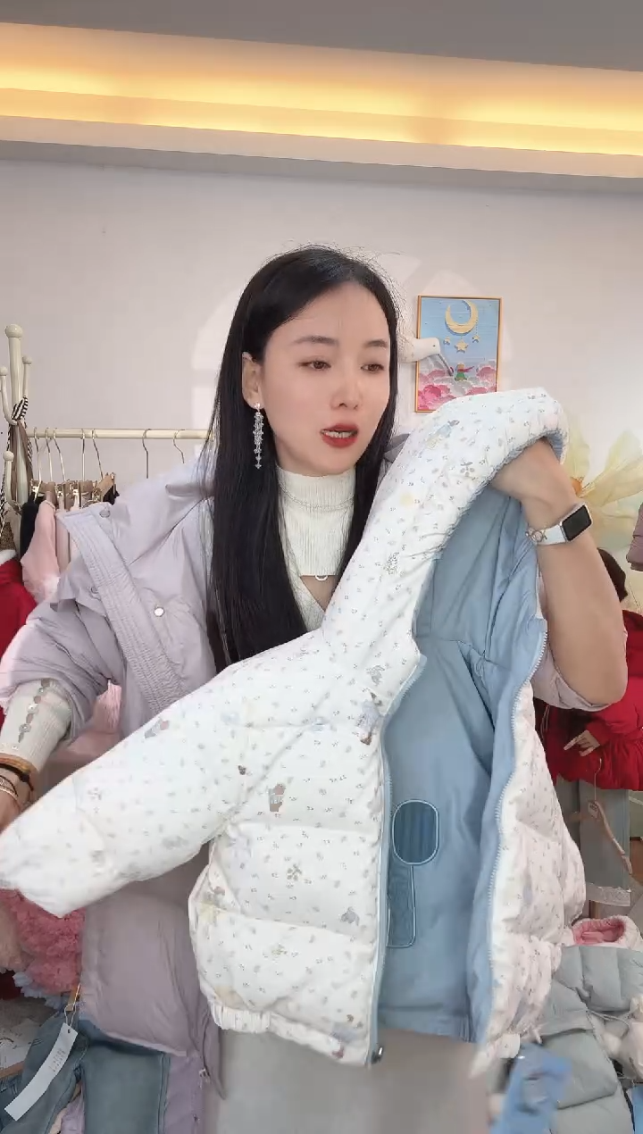 会翅膀双面穿蓝色羽绒---130