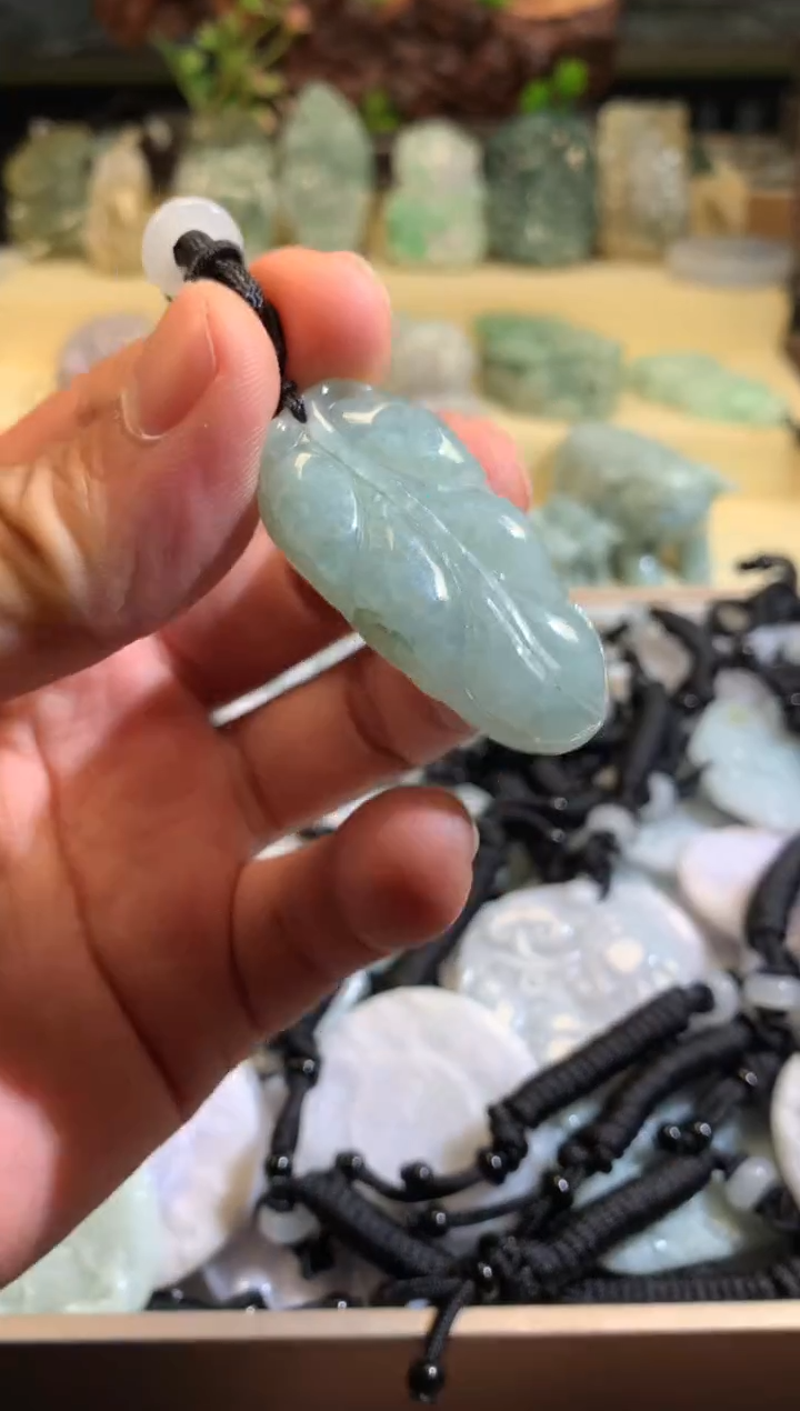 翡翠未镶嵌颈饰5/27/001