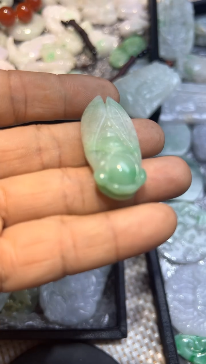 【闪购商品】翡翠吊坠(不含链)未镶嵌飘绿金蟾