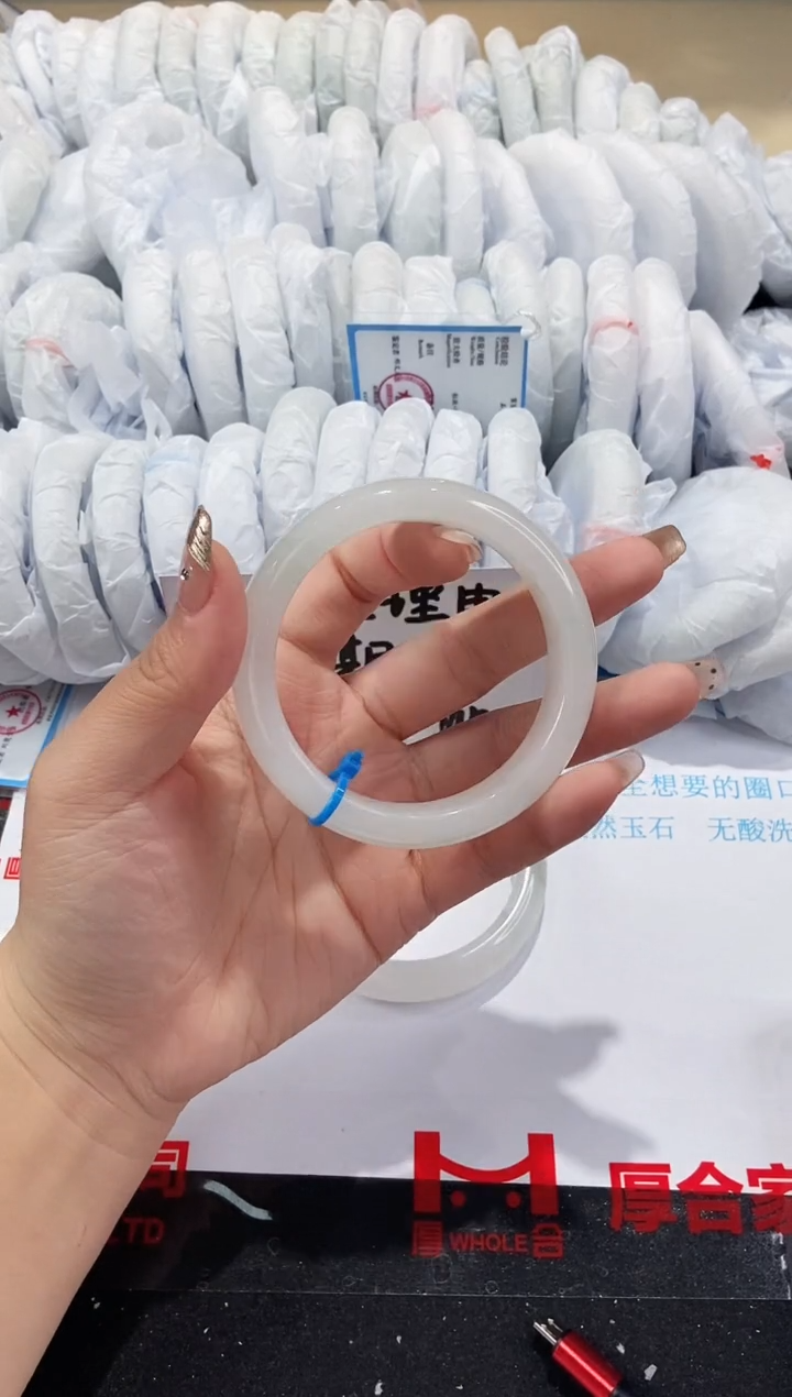 【闪购商品】石英质玉手镯未镶嵌132-
