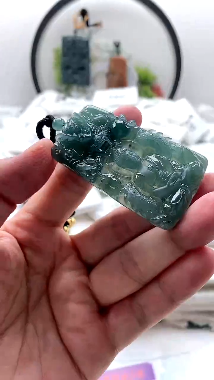 颈饰未镶嵌翡翠大日如来