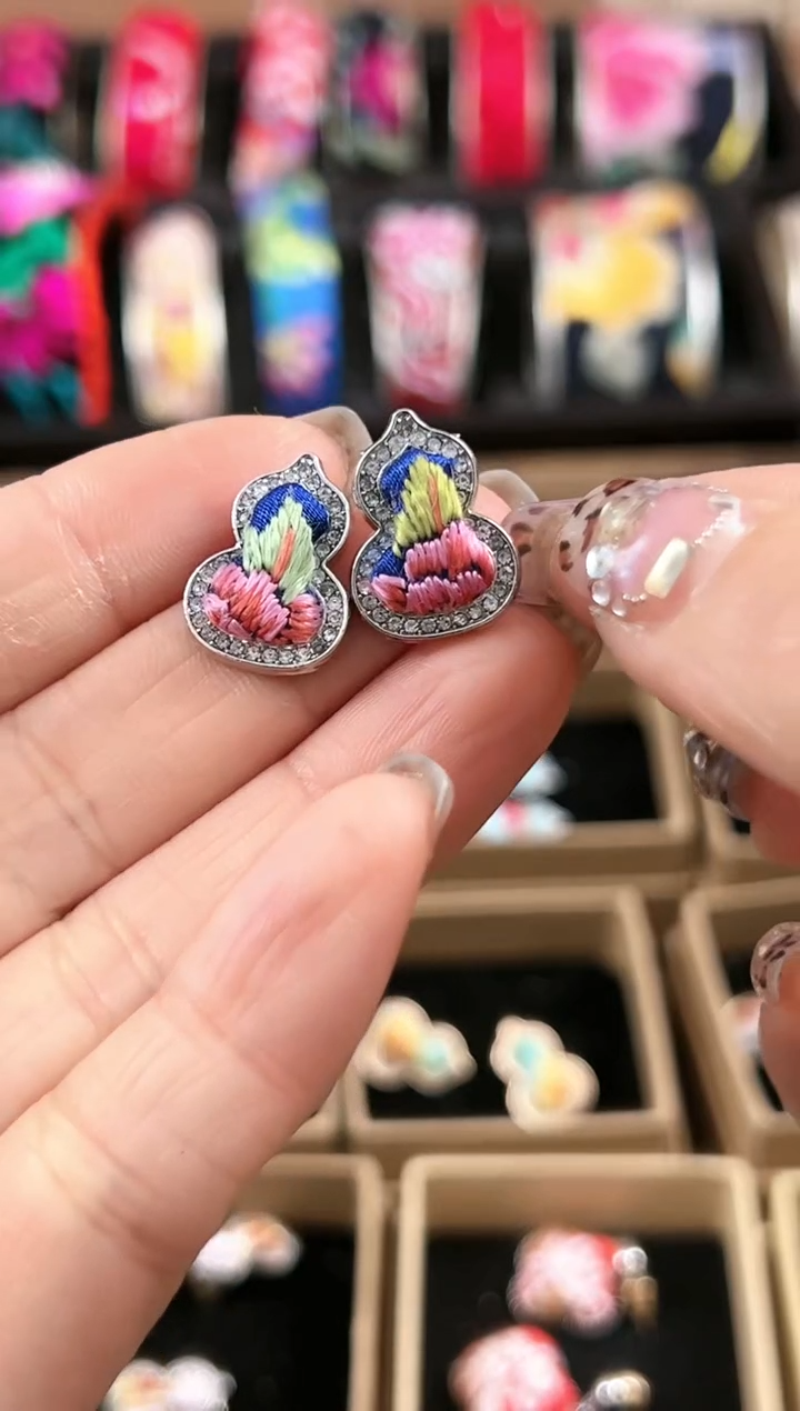 【闪购商品】织绣民族风老绣饰品365