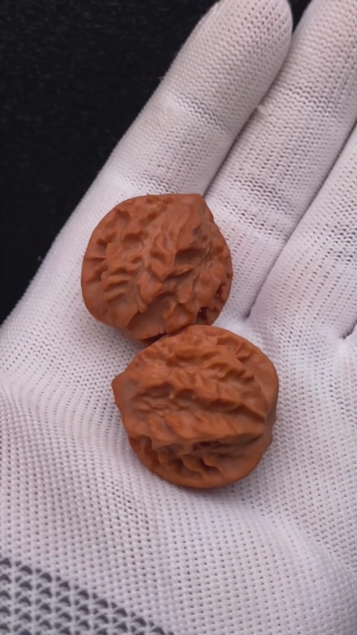 【闪购商品】文玩核桃把件鱼骨纹