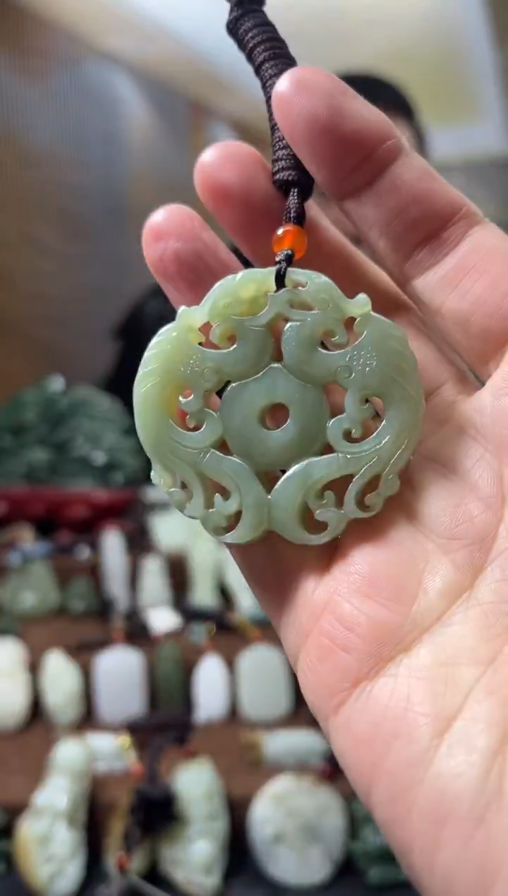 颈饰未镶嵌和田玉.