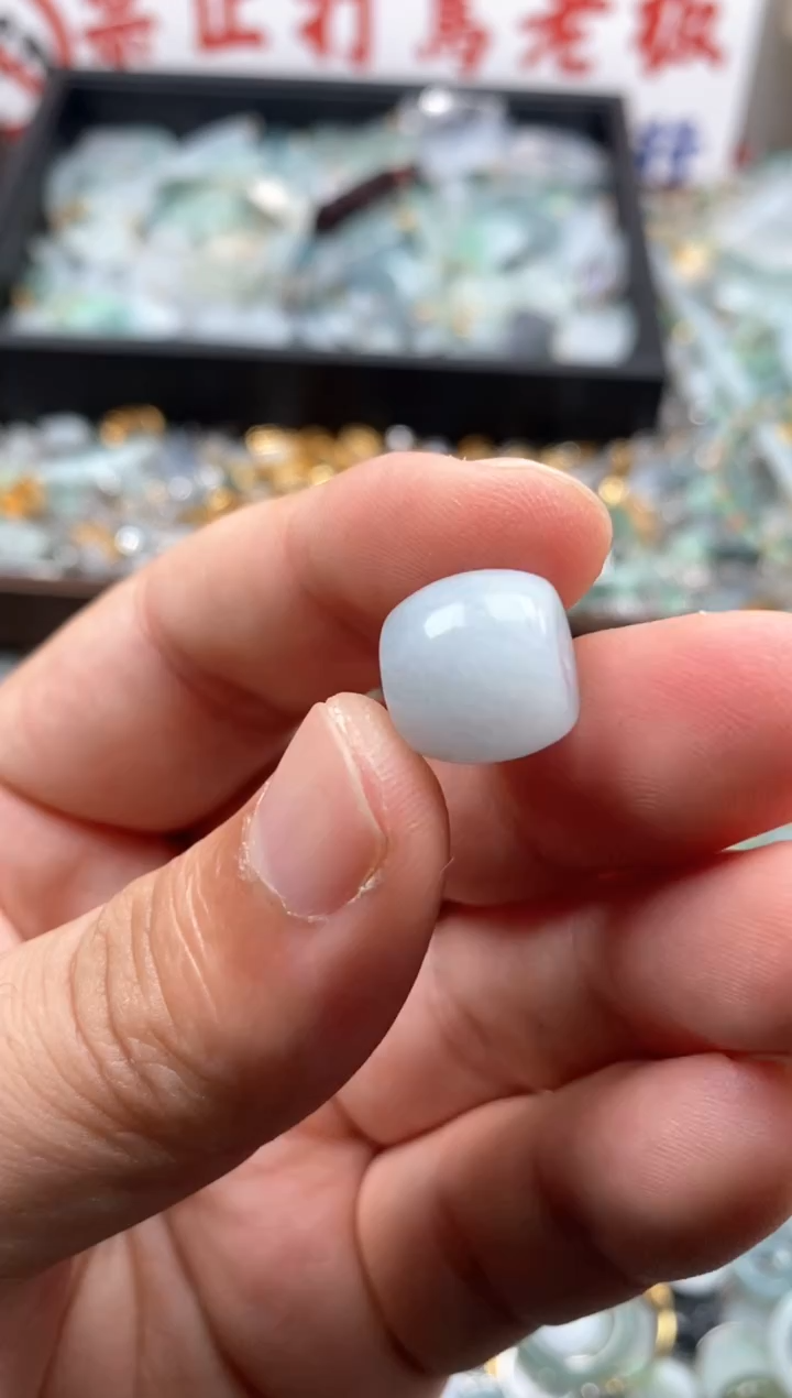 【闪购商品】翡翠颈饰未镶嵌哥哥