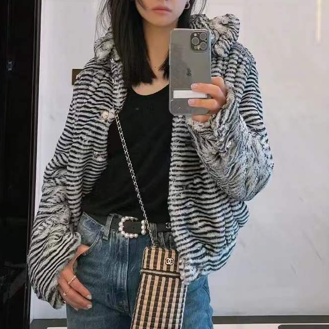 99新 Chanel/香奈儿 36码20K环保皮草斑马条纹荷叶领毛绒外套，
