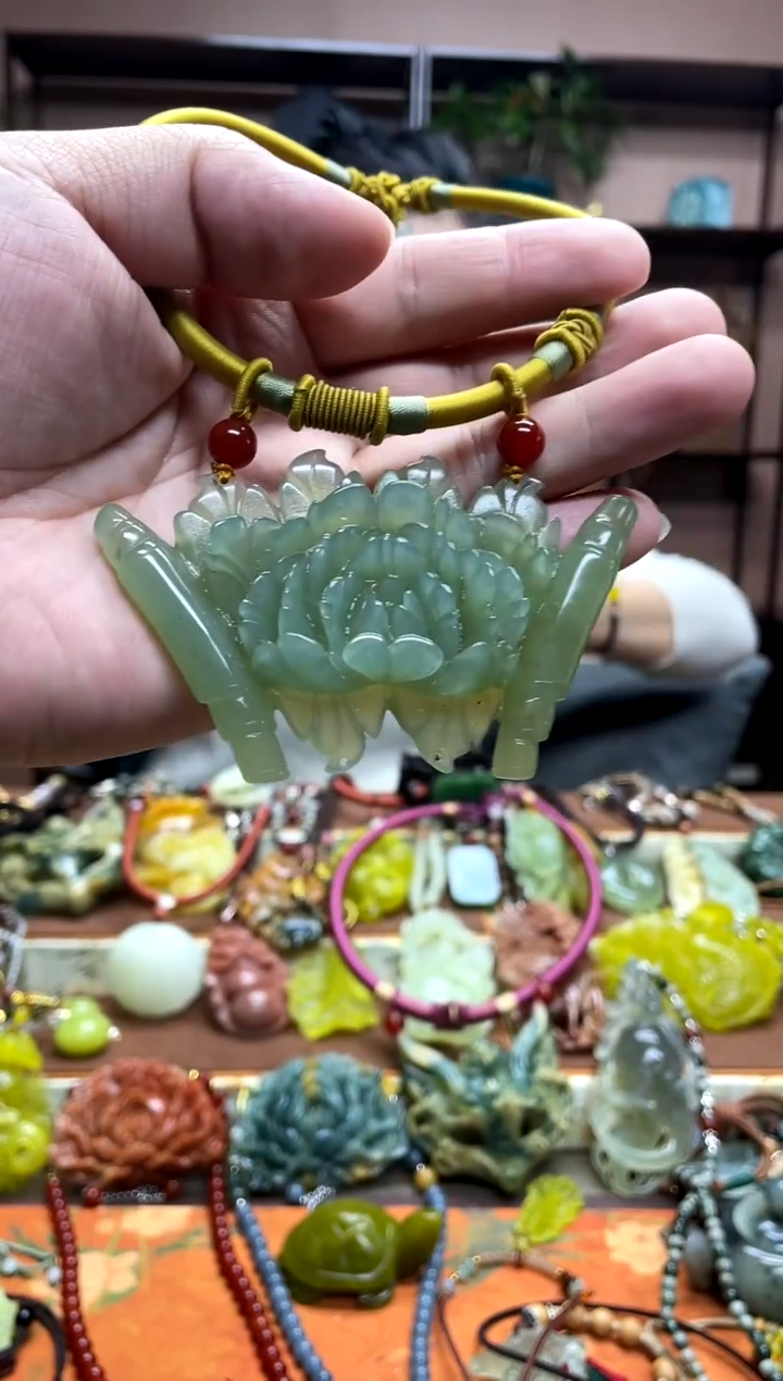 未镶嵌岫玉吊坠·