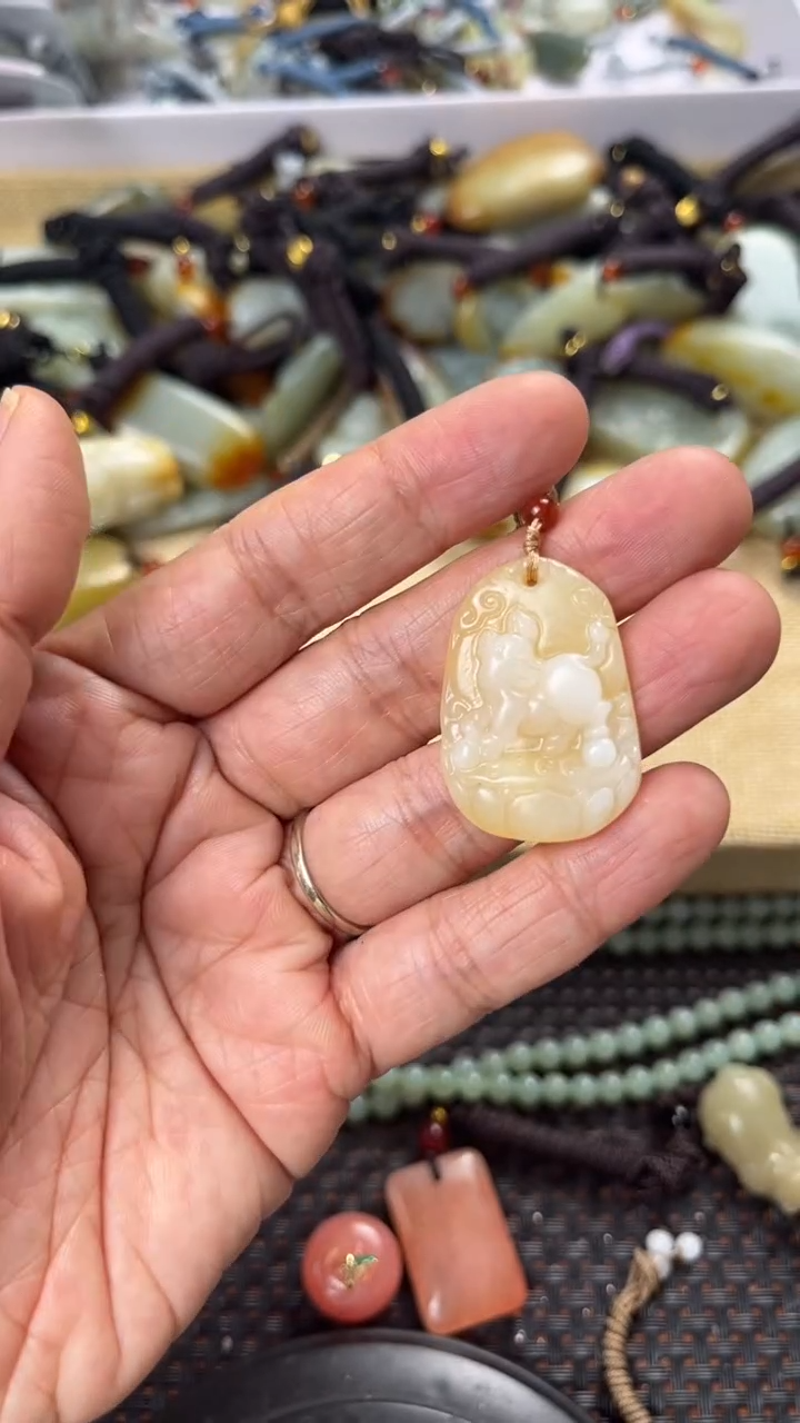 【闪购商品】和田玉颈饰未镶嵌多样性发货没有证书拍一发一有瑕