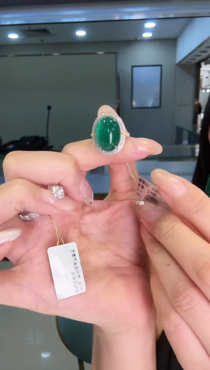 18K金镶嵌戒指祖母绿12.60ct