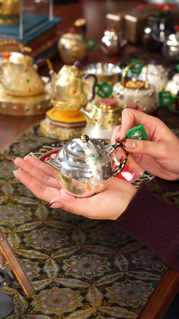 【闪购商品】呆坐   熊猫  小壶   伴斤