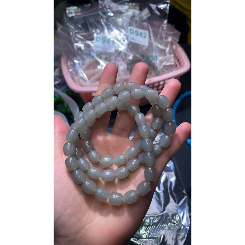 D 943 8*9 烟灰小桶三圈手串