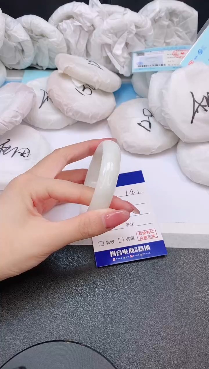 和田玉手镯未镶嵌3L41-55