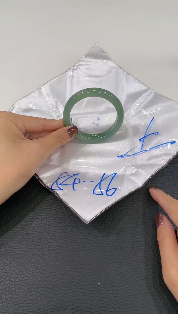 【闪购商品】翡翠手镯未镶嵌手镯