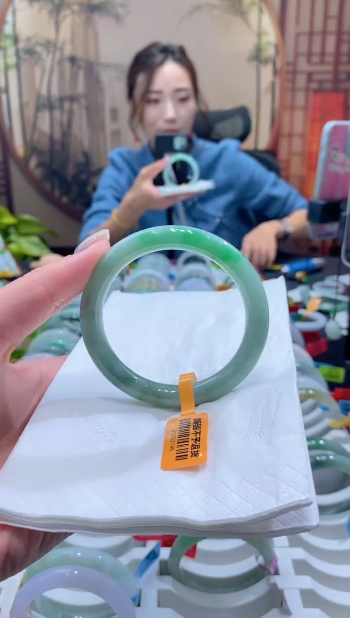 未镶嵌手镯翡翠000072557