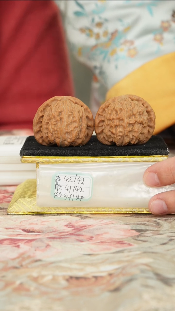 【闪购商品】文玩核桃把件白狮子