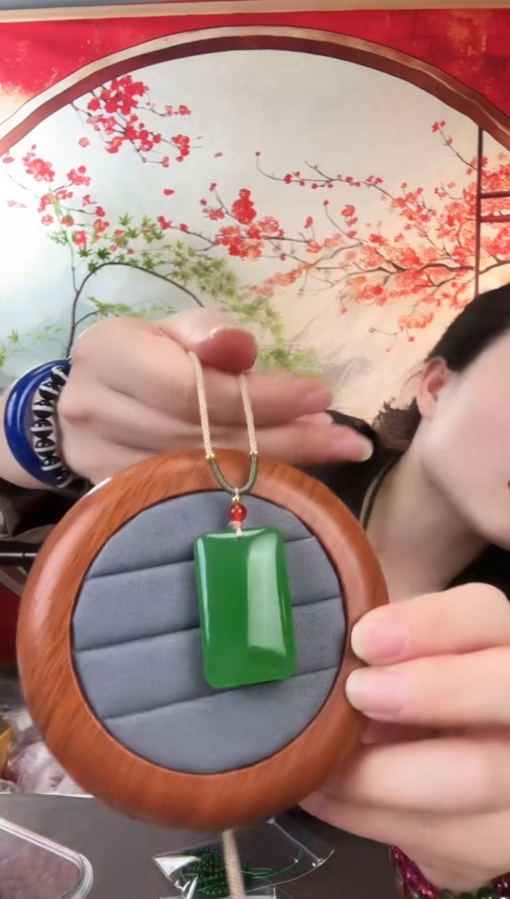 苹果绿无事牌吊坠