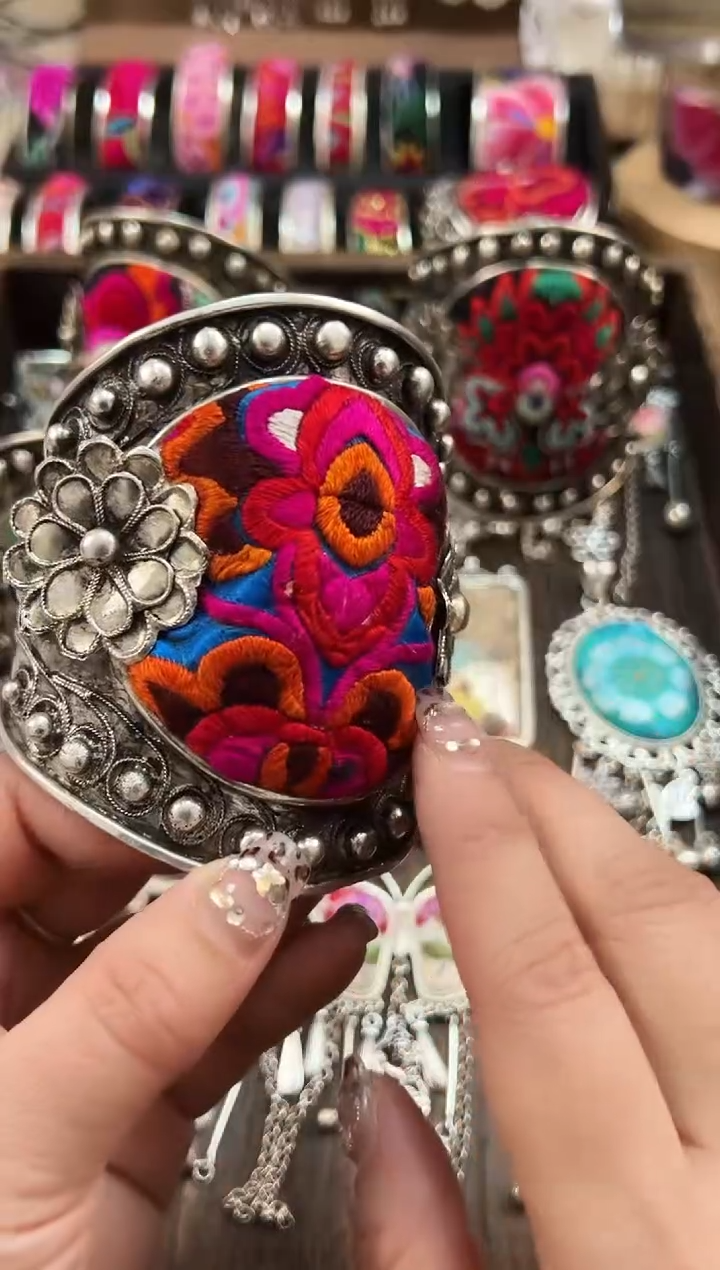 【闪购商品】织绣民族风老绣饰品036