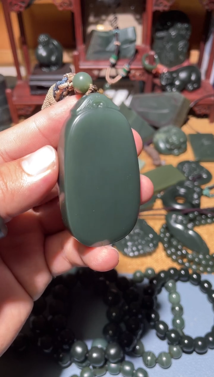 颈饰未镶嵌和田玉（青玉）1