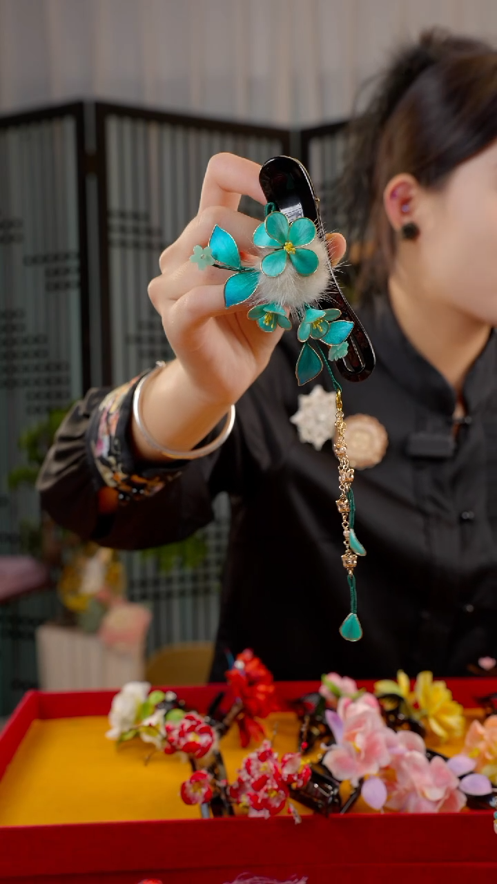 刺绣非遗绒花手工饰品