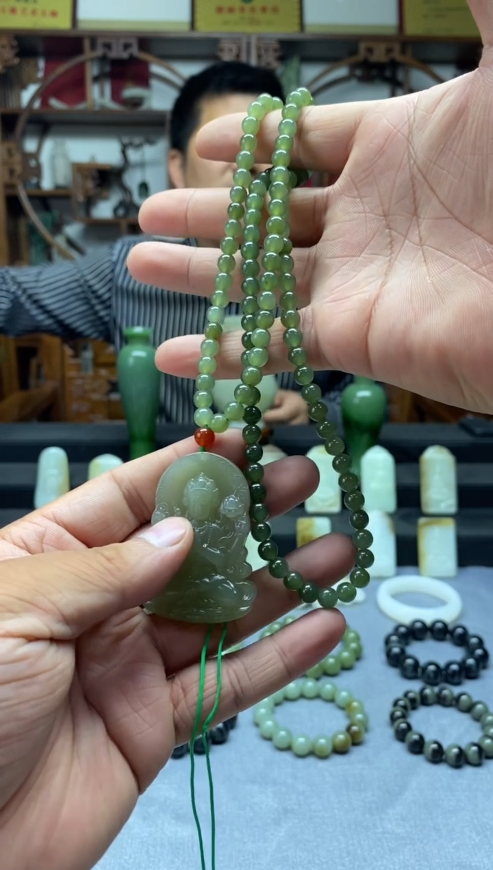 和田玉未镶嵌挂件湖水绿四臂观音