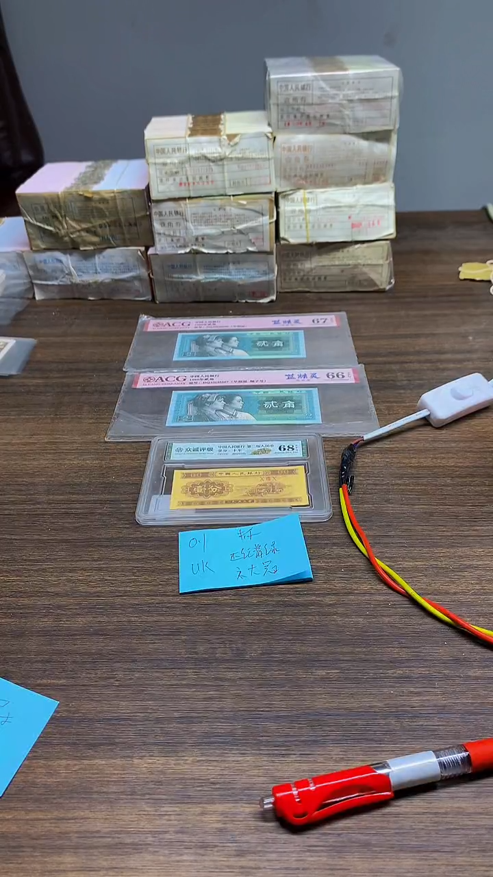 UK正红背绿 六大冠 0.1标十标十