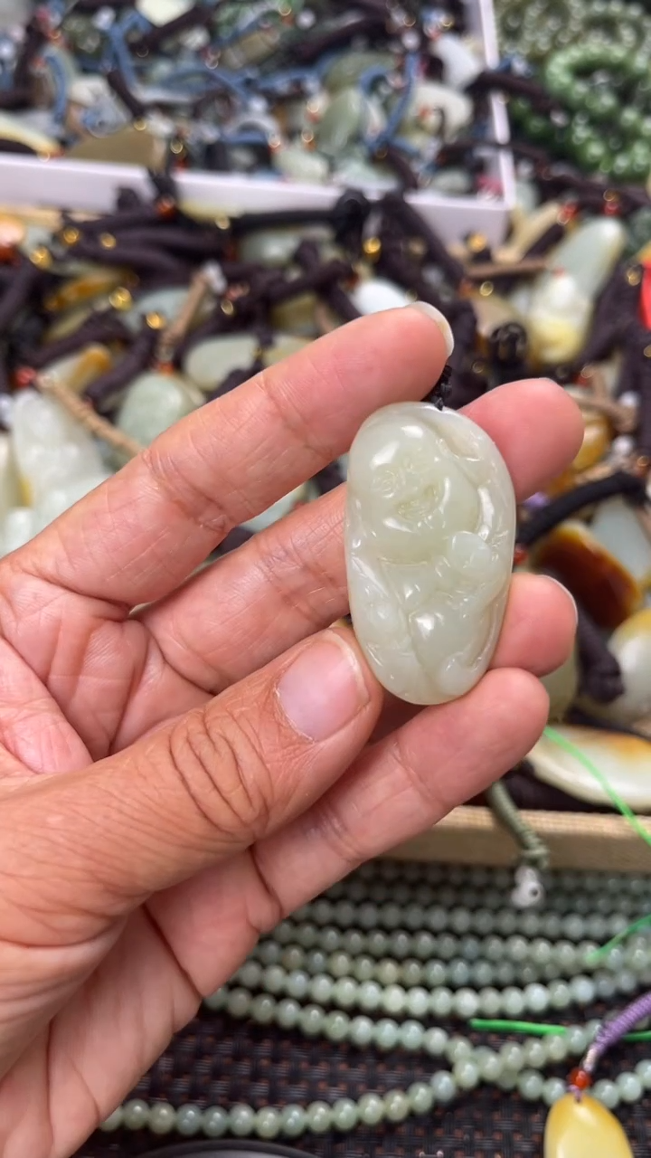 【闪购商品】和田玉颈饰未镶嵌多样性发货没有证书拍一发一有瑕