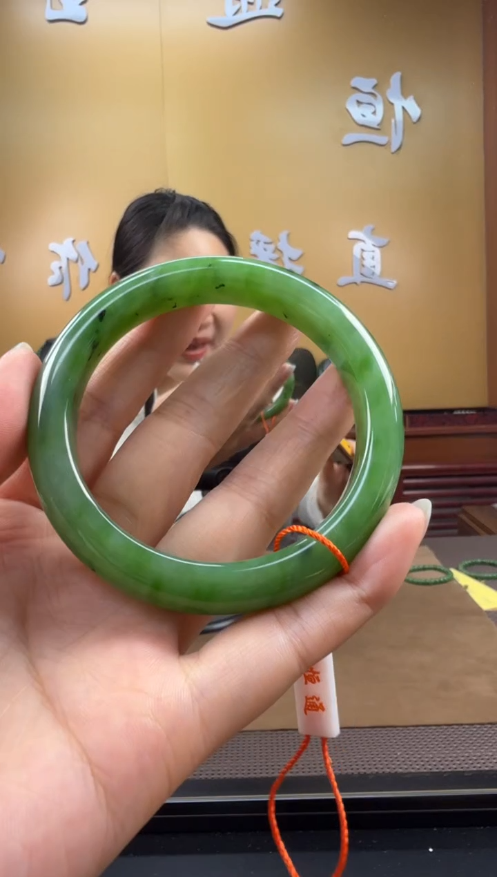 颈饰未镶嵌和田玉手镯61-12